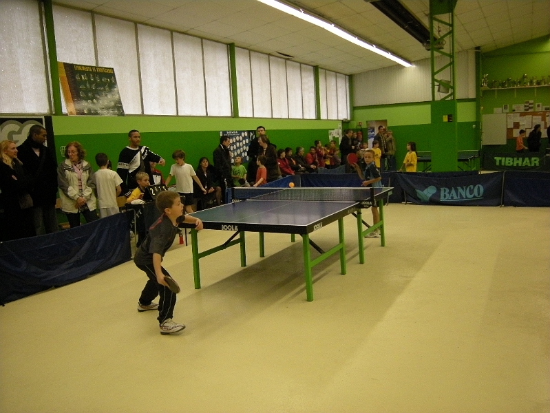 Lucas qui se bat pour marquer les points face a Jordan Grangenois.JPG